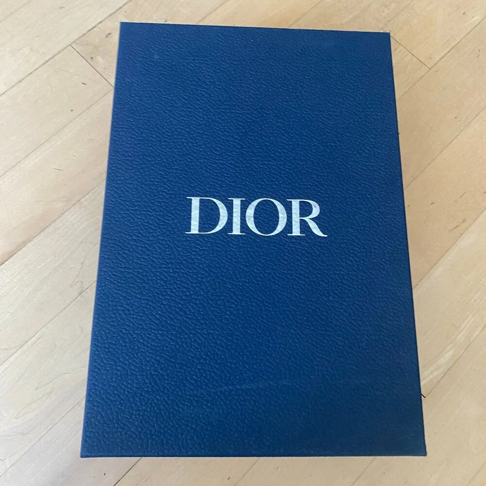 DIOR Empty Shoe Box storage includes ribbon and folder - Picture 1 of 5